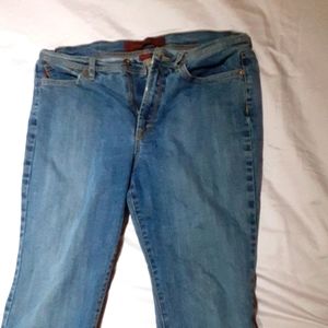 80's low-rise Y2K jeans
